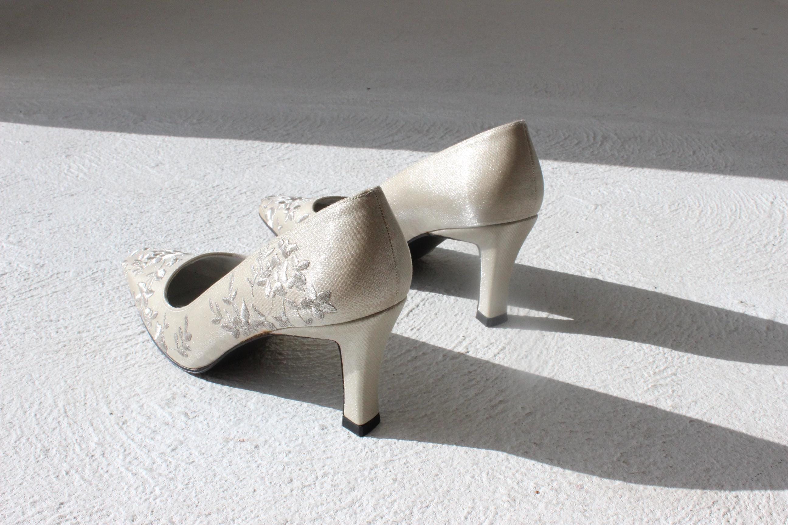 90s Stuart Weitzman Embroidered Oyster Heels - Euro 37