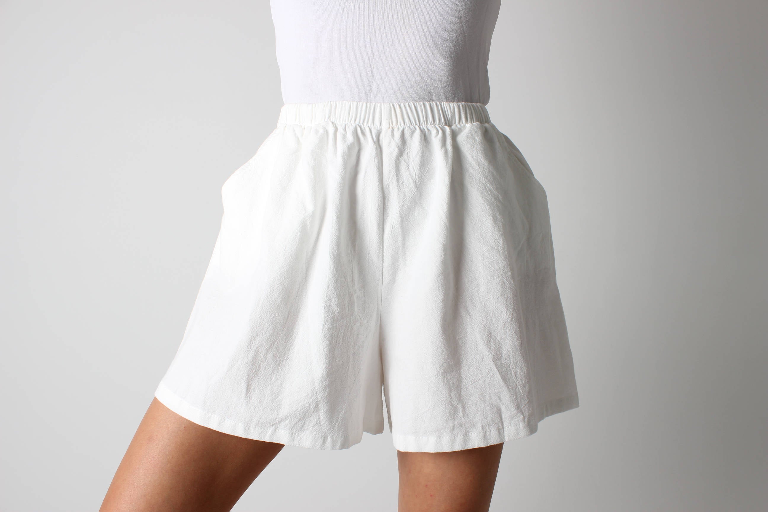 The Famous Shorts - Cotton / Linen Blend Stretch Waist Flared Leg Shorts in White