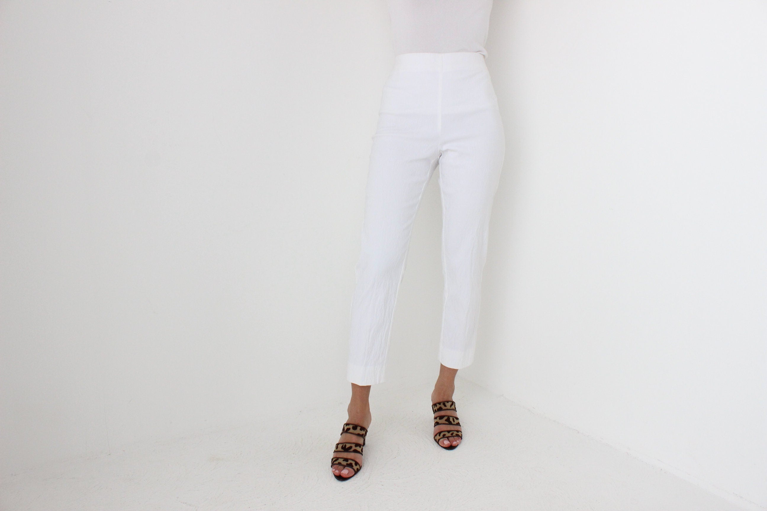 Quality 90s Textured White Capri Pants