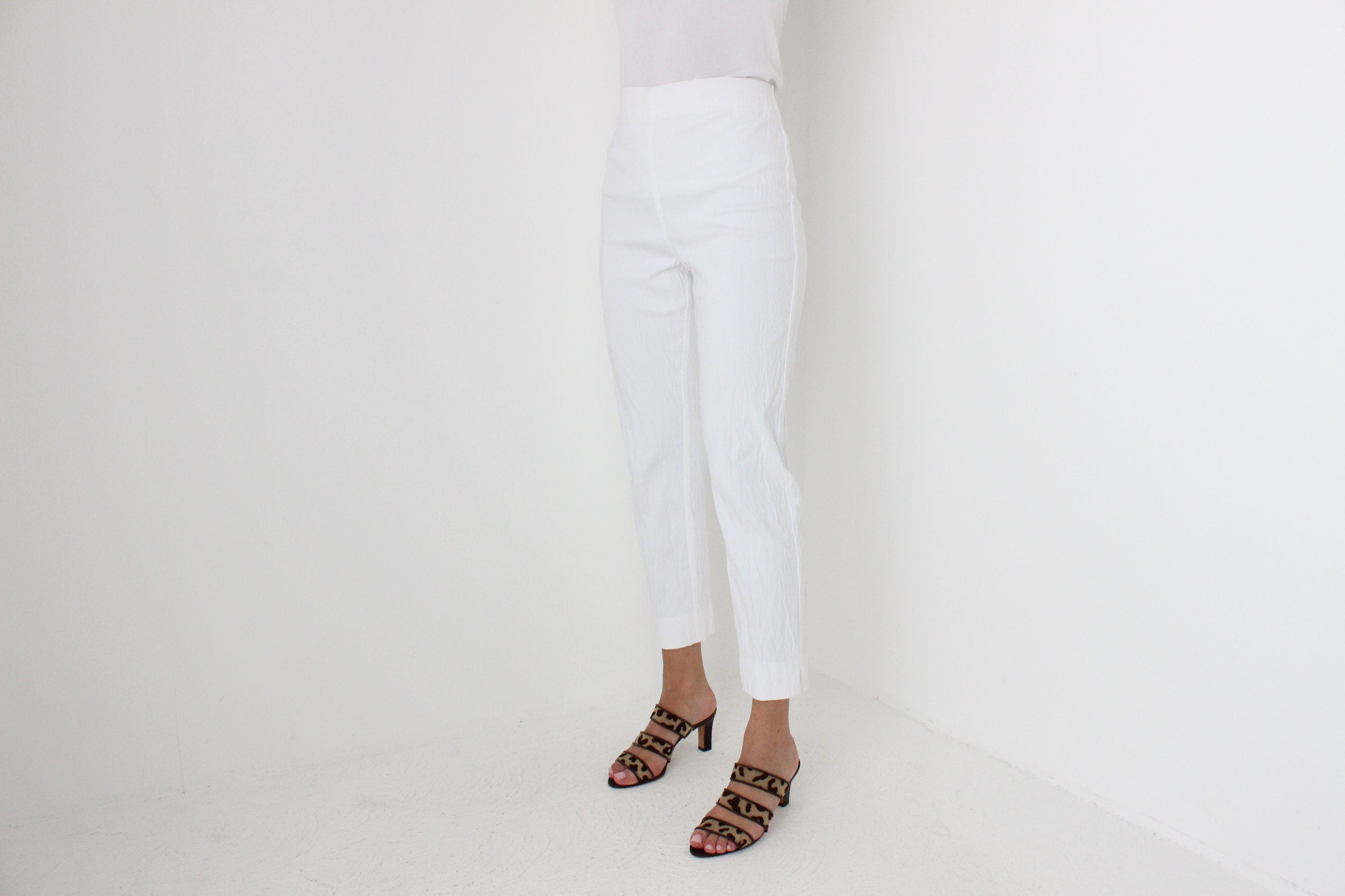 Quality 90s Textured White Capri Pants