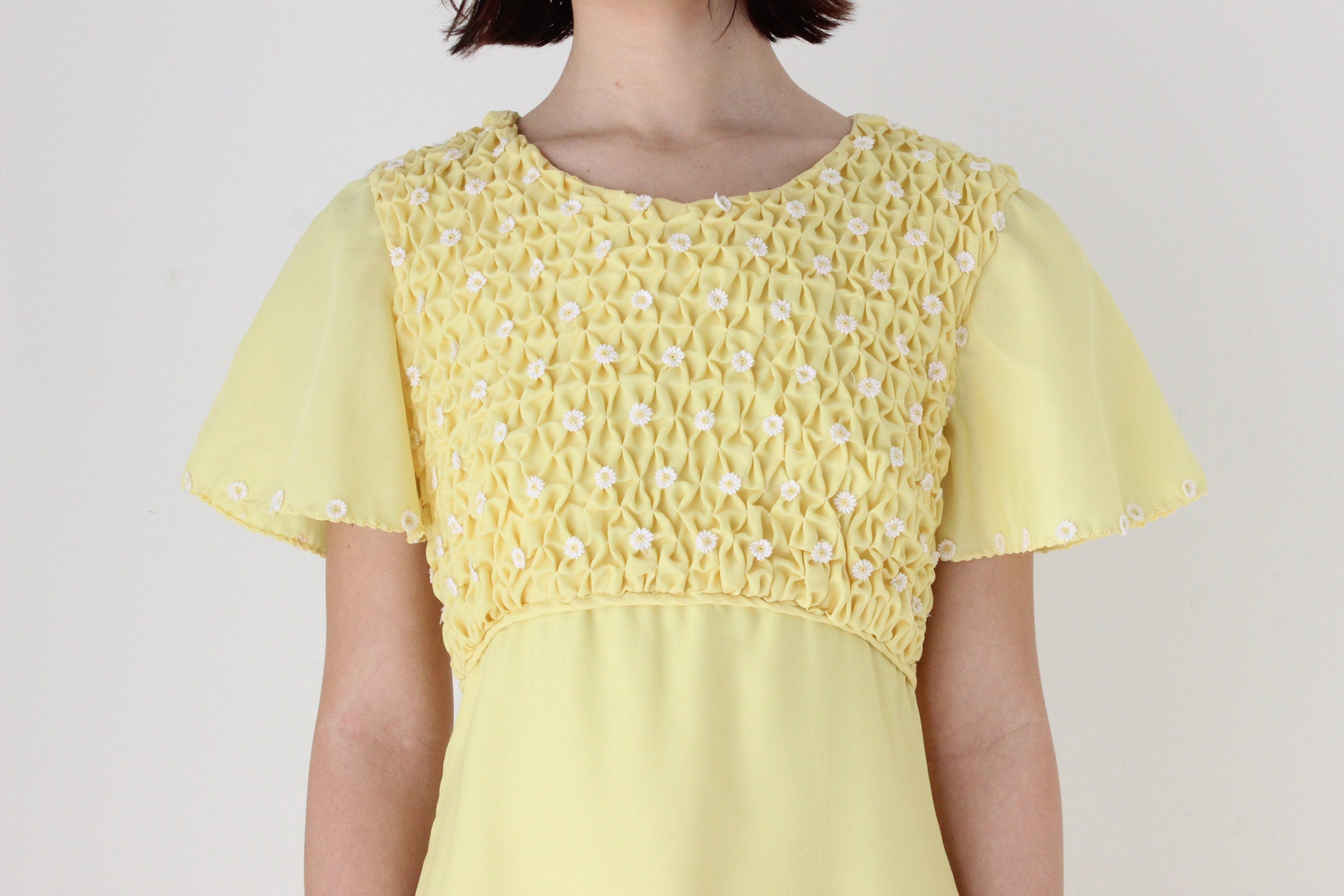 70s Hand Smocked Dress w/ Cotton Daisies