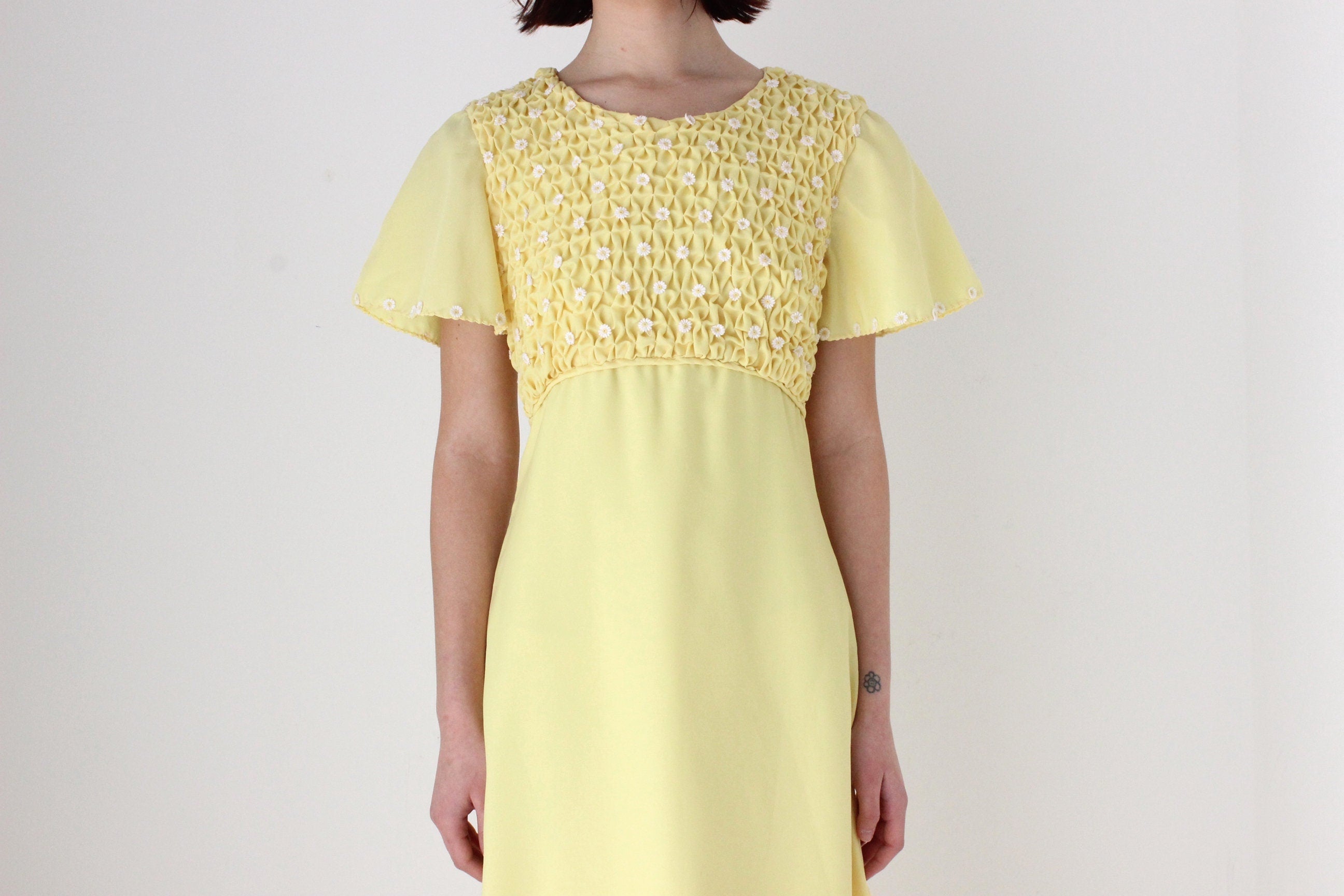 70s Hand Smocked Dress w/ Cotton Daisies