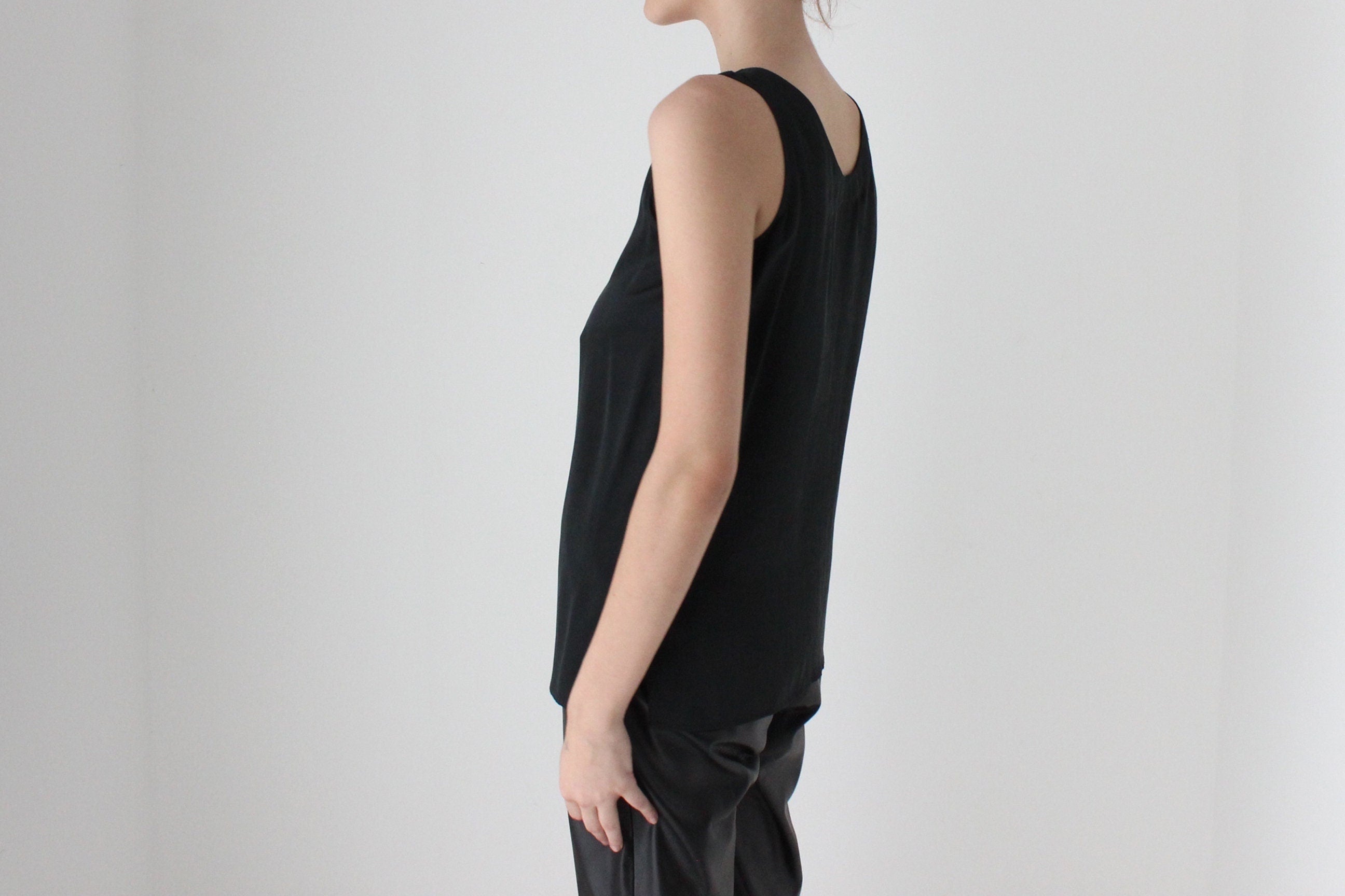 90s Pure Silk Sleeveless Tank Top in Black