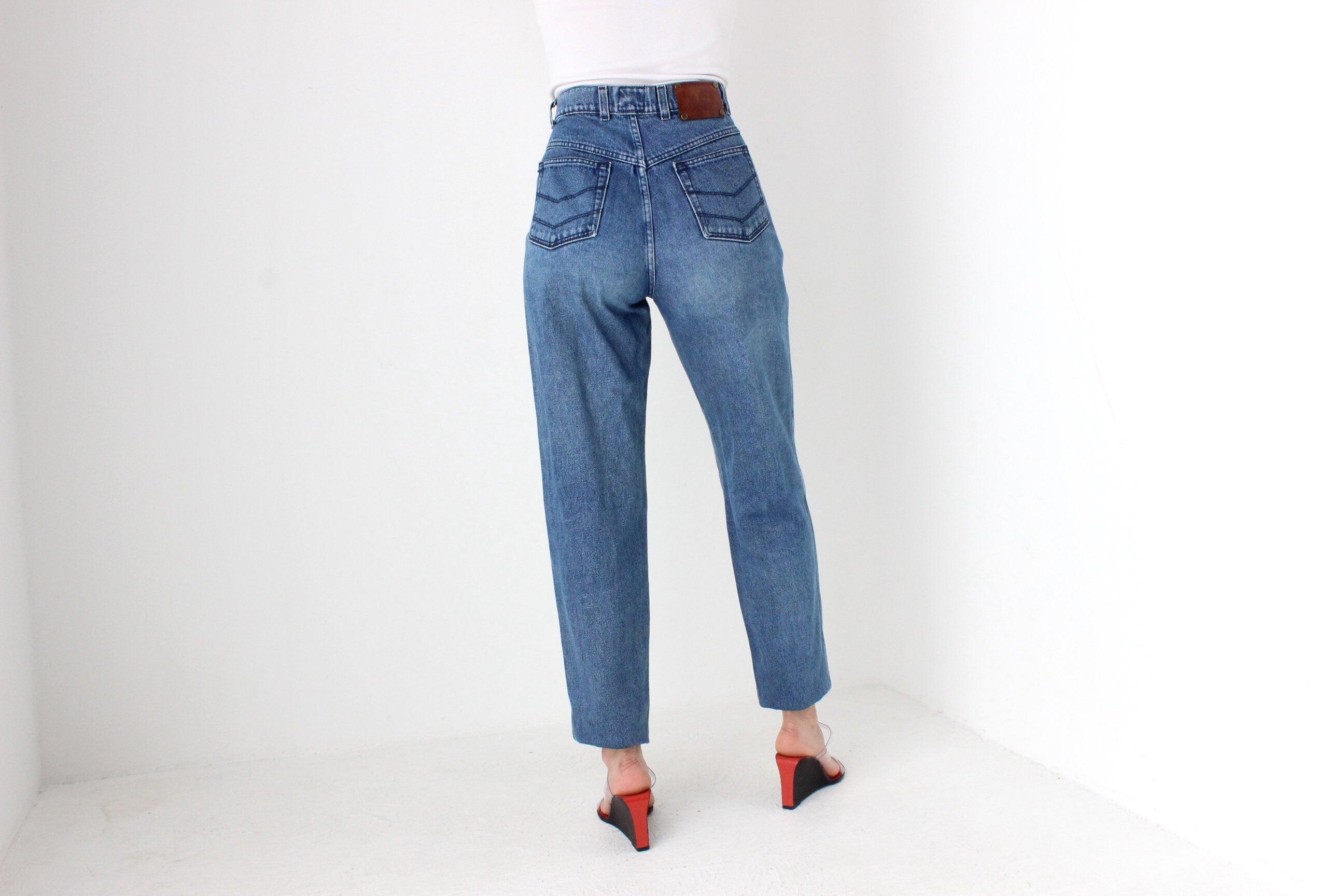 90s Classic 'Mondi' Vintage Medium Blue Stonewash Denim Jeans - Made in Italy