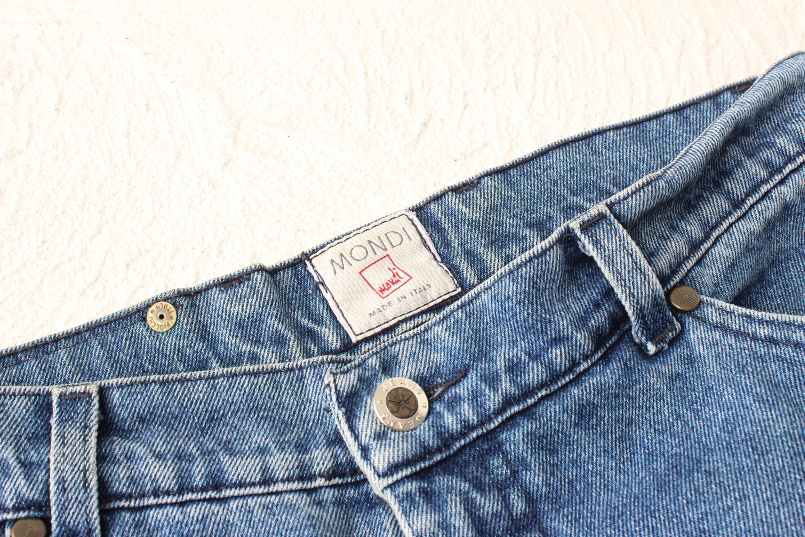 90s Classic 'Mondi' Vintage Medium Blue Stonewash Denim Jeans - Made in Italy