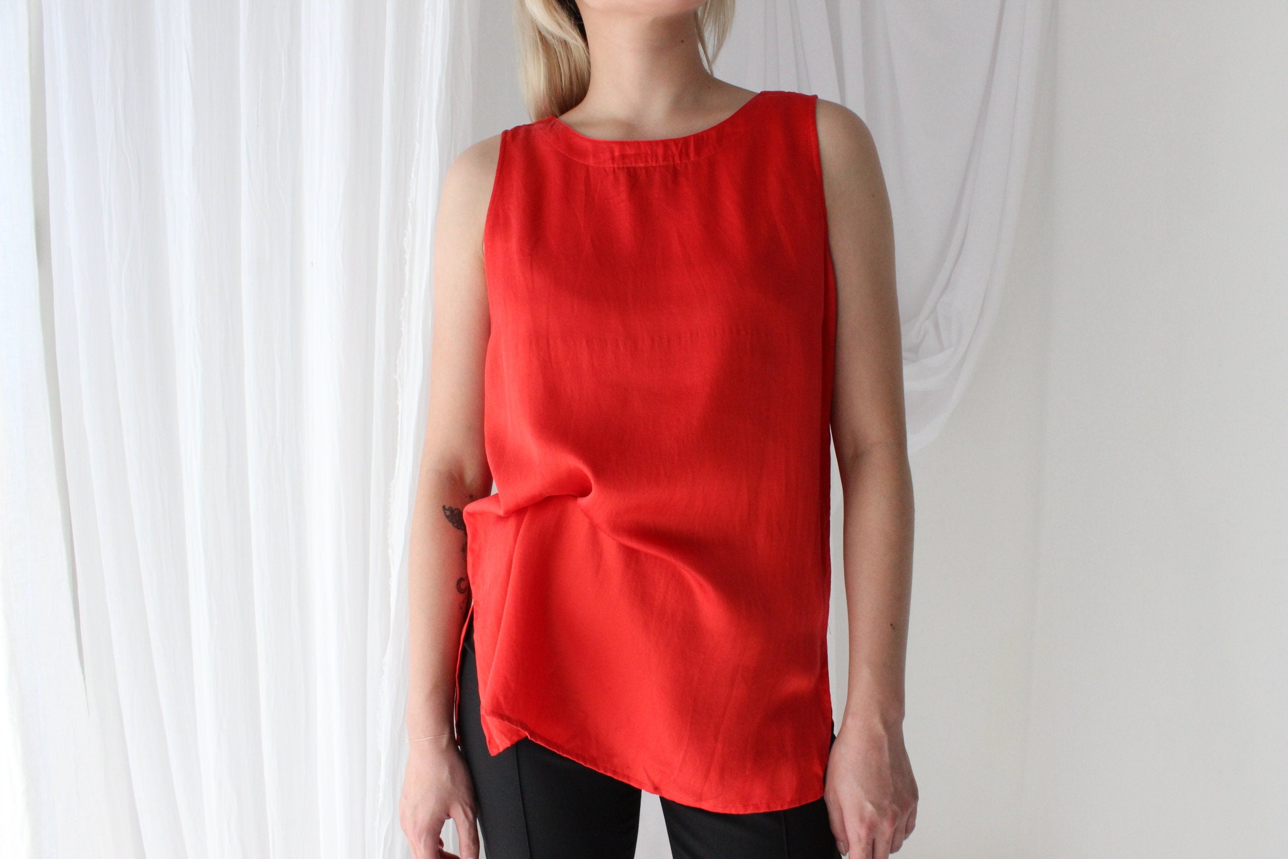 90s Pure Silk Sleeveless Tank Top in Red