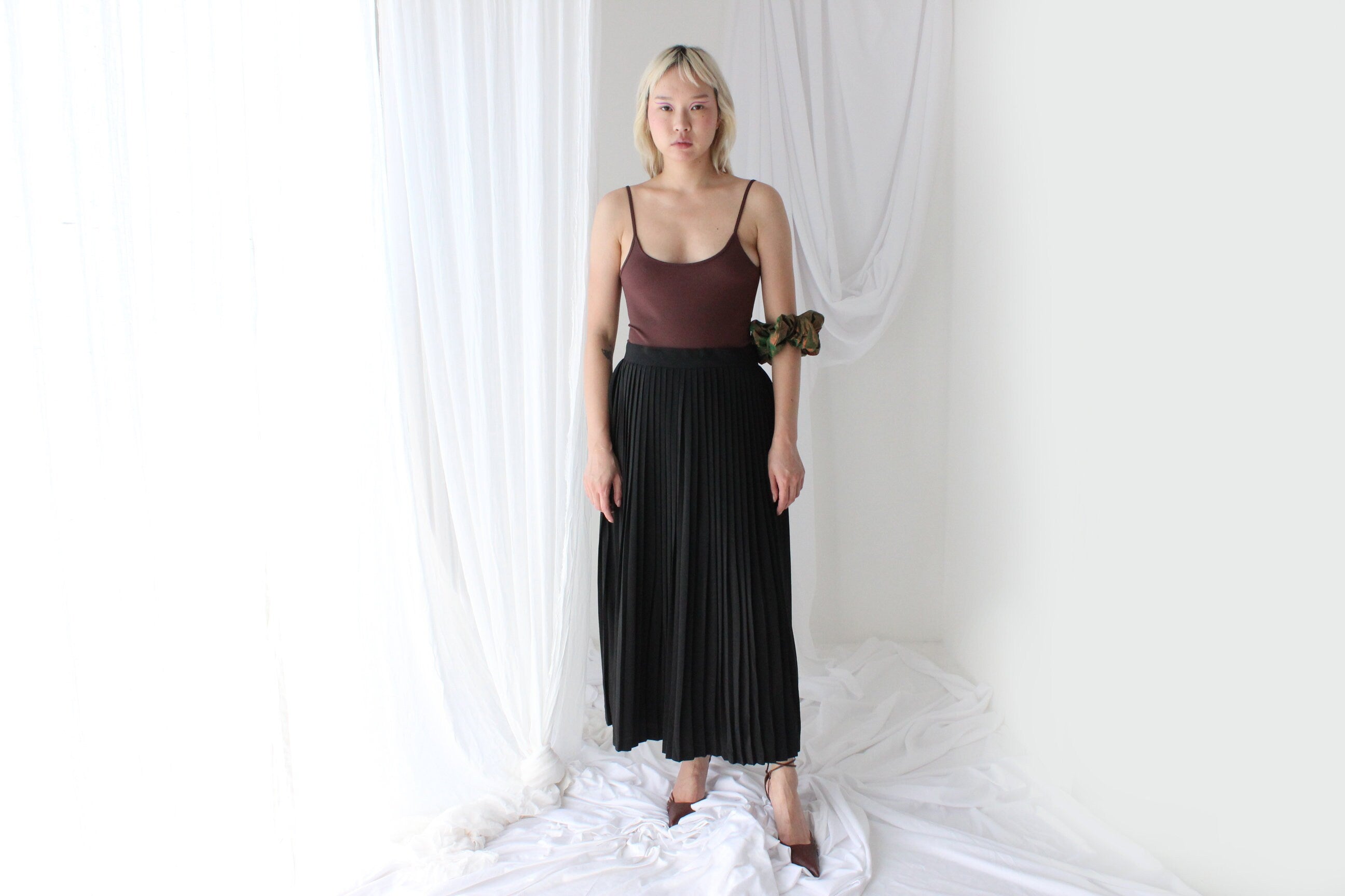 Classic & Minimal 80s Pure Silk Pleated High Waist Black Skirt