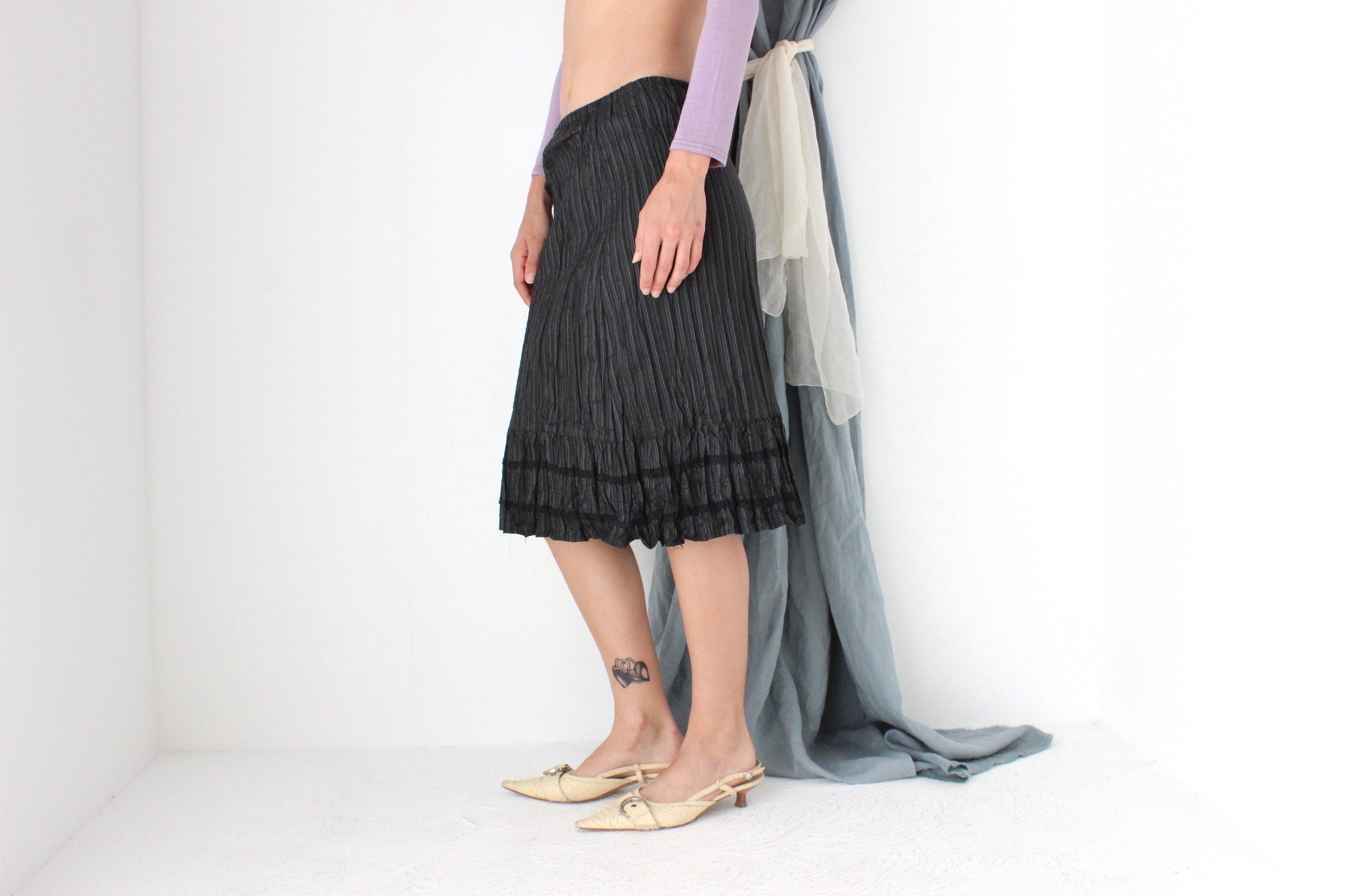 MADE IN ITALY 2000s Crinkle Taffeta Knee Length Skirt