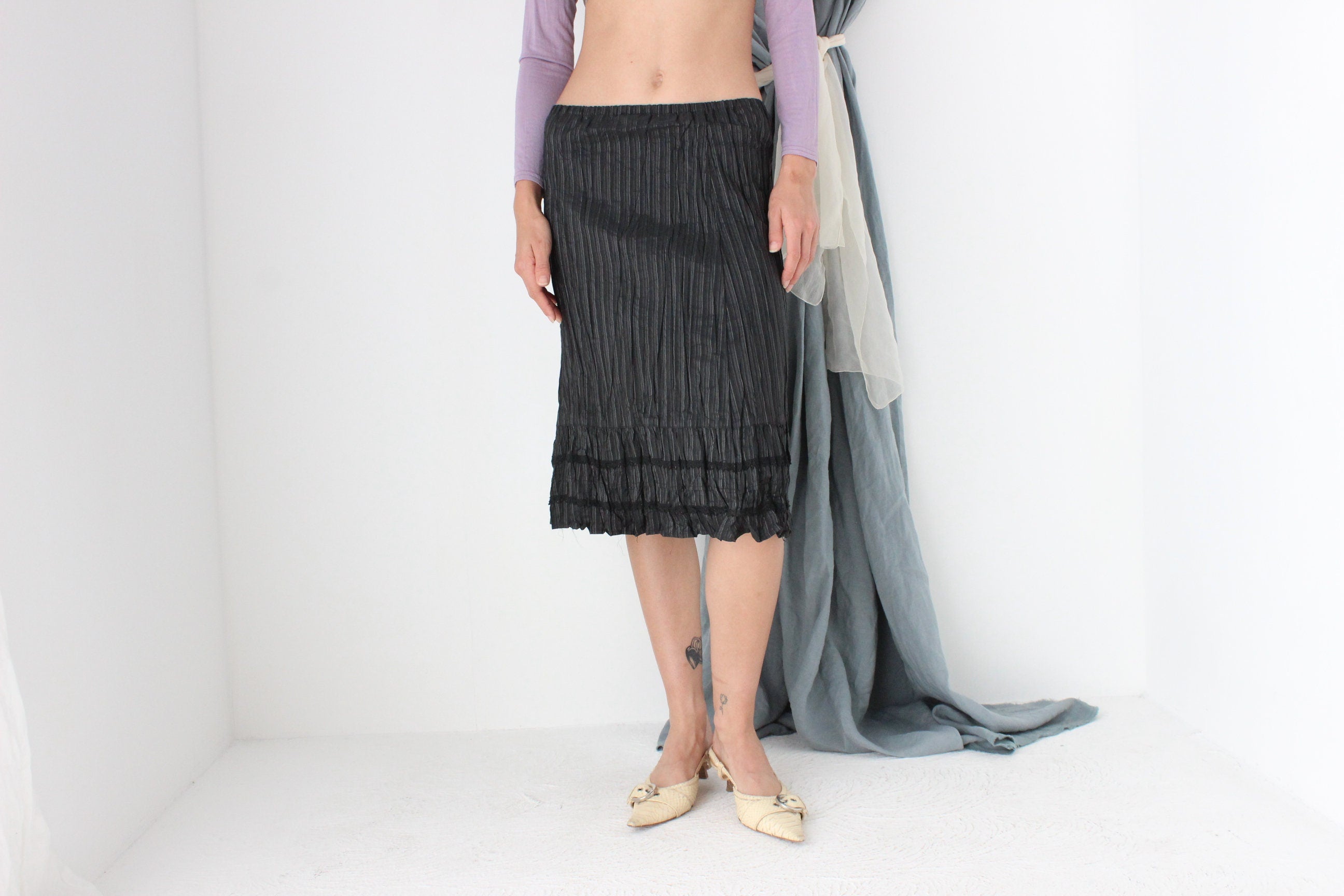 MADE IN ITALY 2000s Crinkle Taffeta Knee Length Skirt