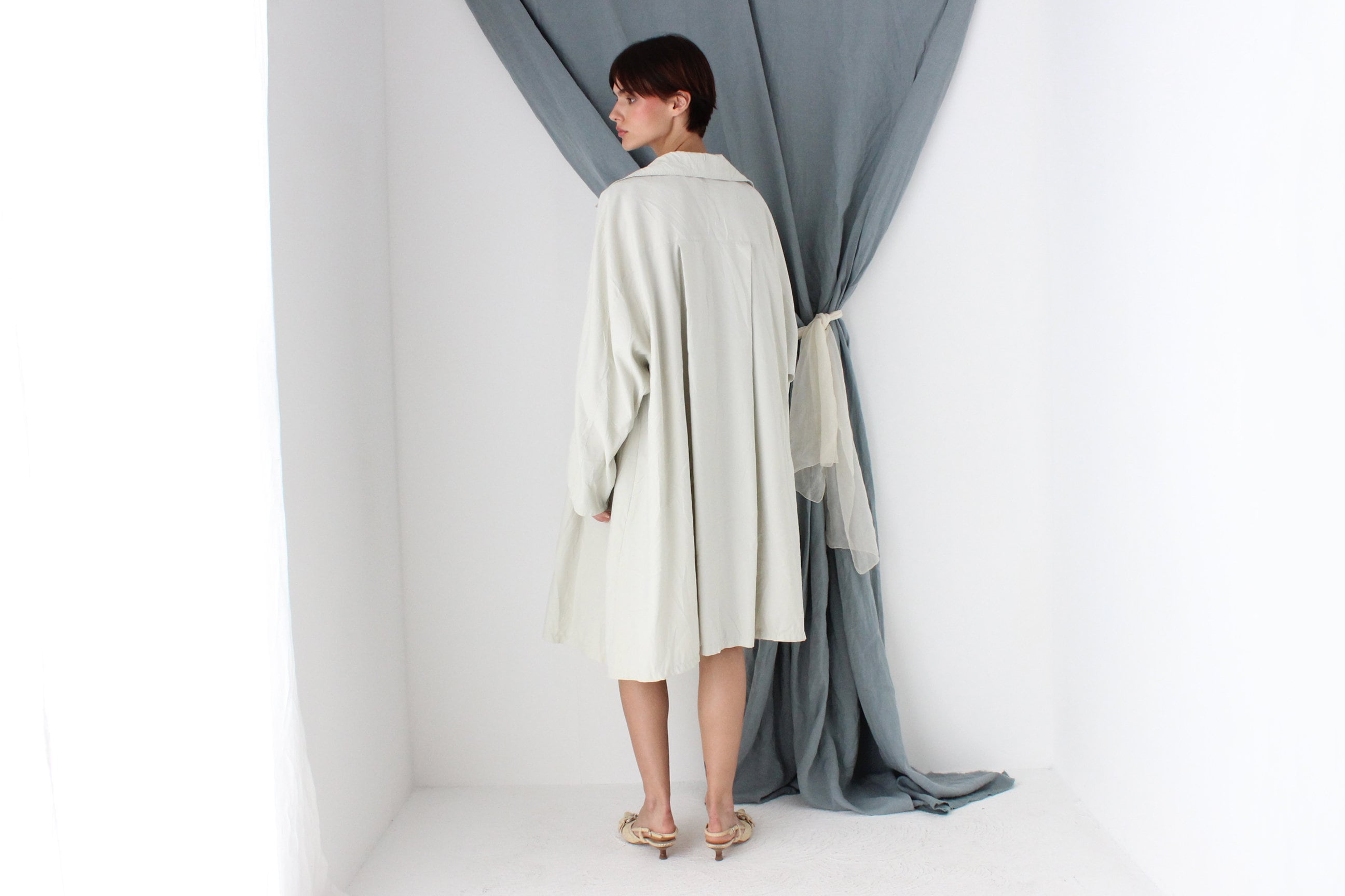 MADE IN ITALY 80s Neutral Oversized Swing Trench Coat