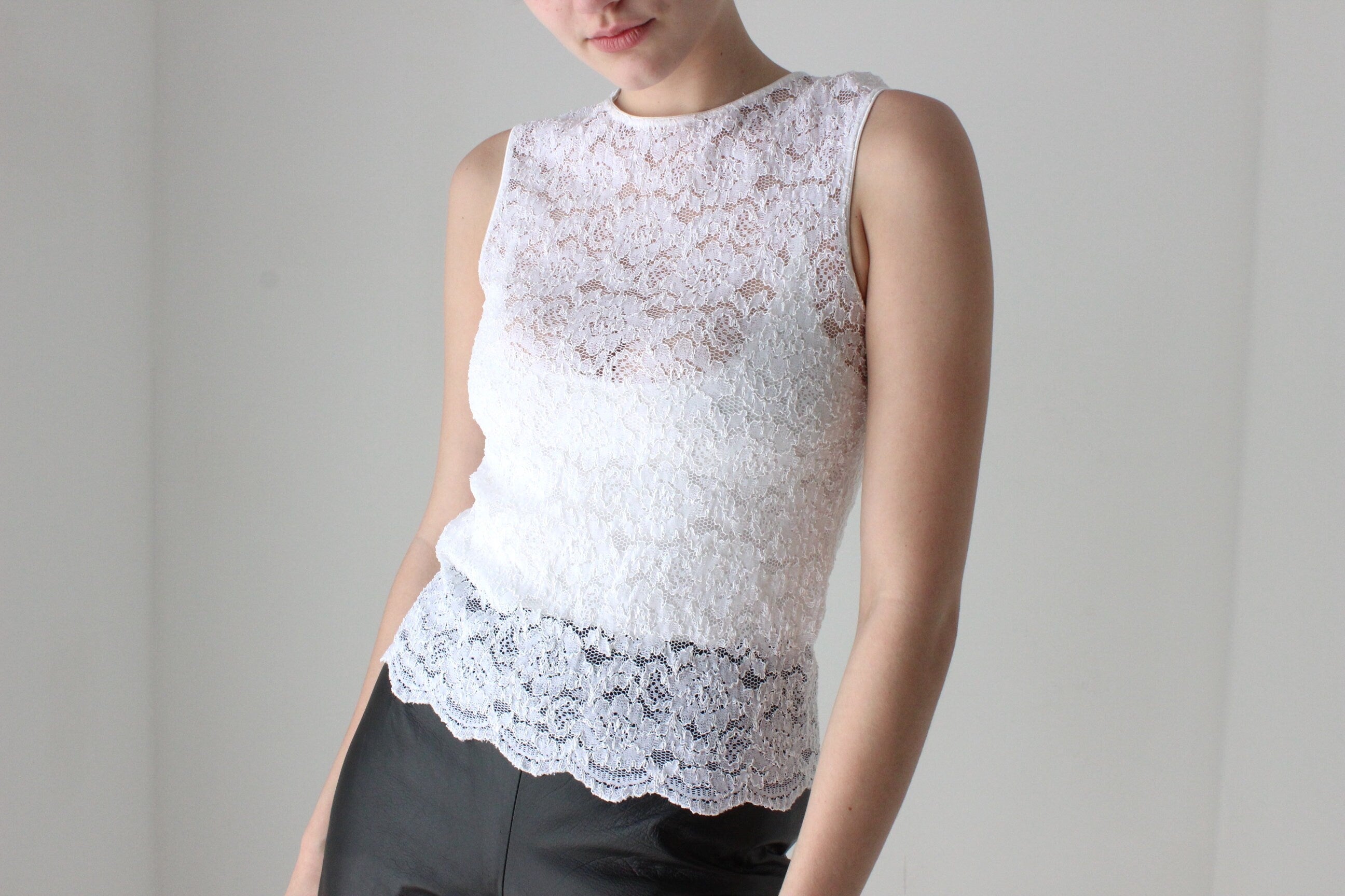 BALLETCORE 90s Sleeveless White Lace Fitted Tank