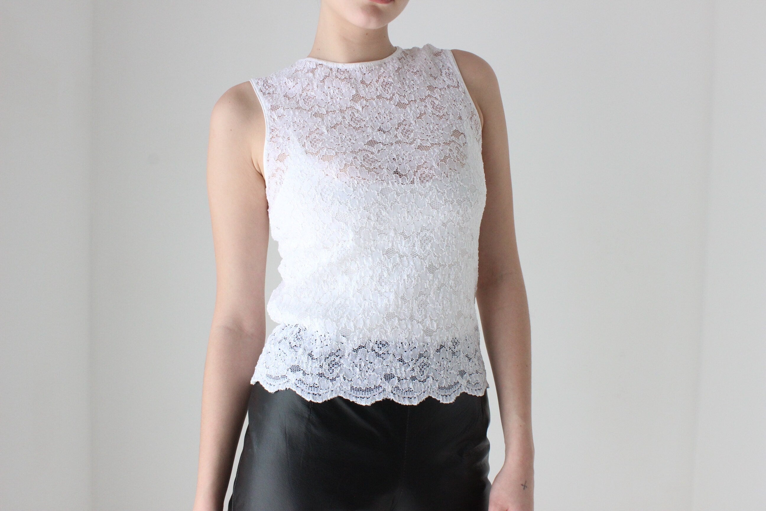 BALLETCORE 90s Sleeveless White Lace Fitted Tank