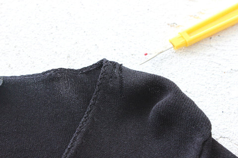 BALLETCORE 90s Quality Minimal Plunge Neck Knit
