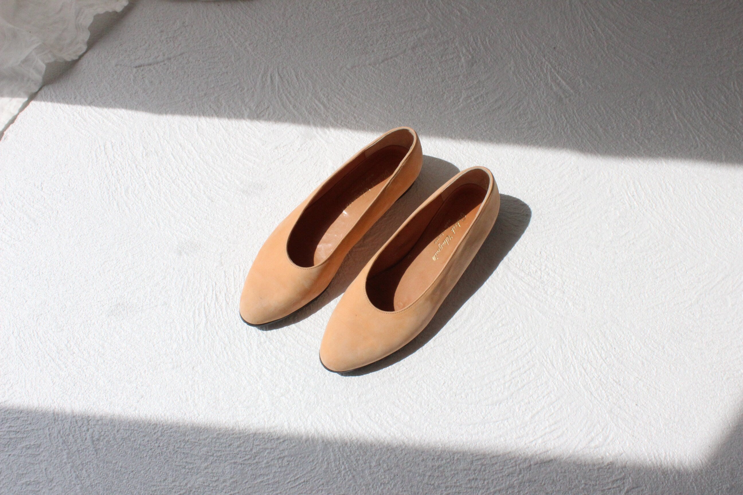 80s Robert Clergerie France Peach Suede Round Toe Ballet Flats ~ Euro 38