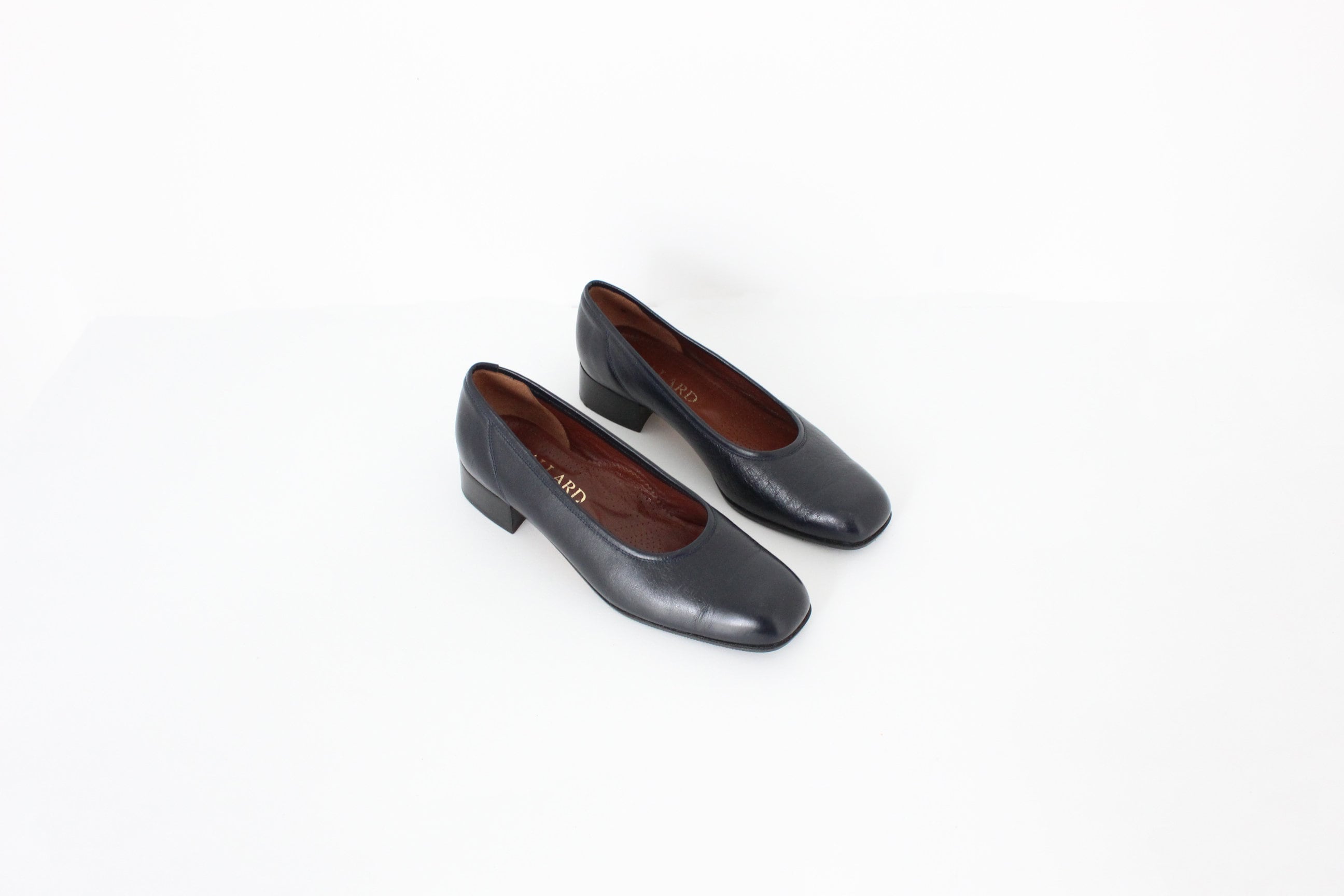 90s Italian Leather Navy Blue Low Ballet Pumps ~ Euro 40.5