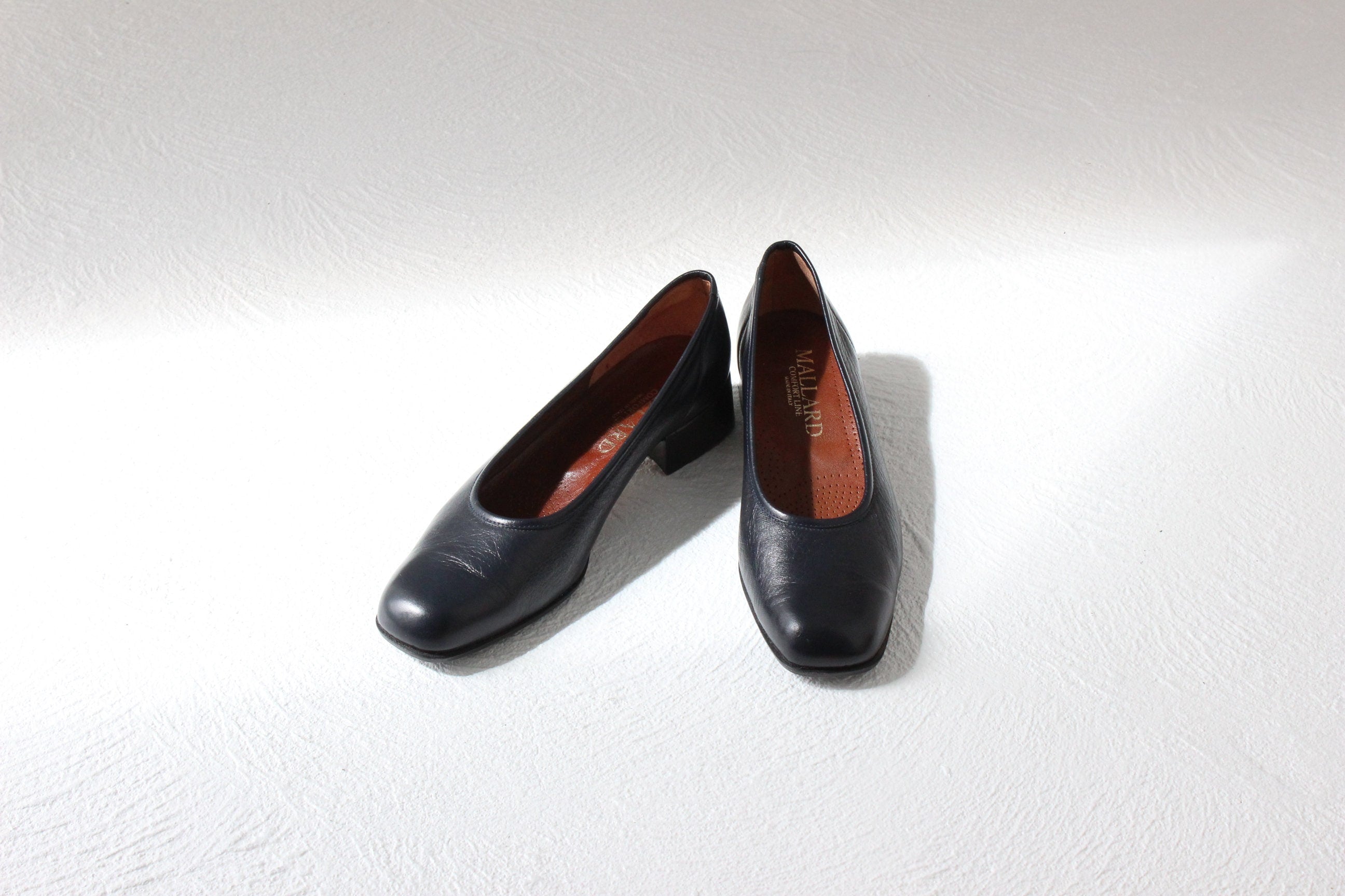 90s Italian Leather Navy Blue Low Ballet Pumps ~ Euro 40.5