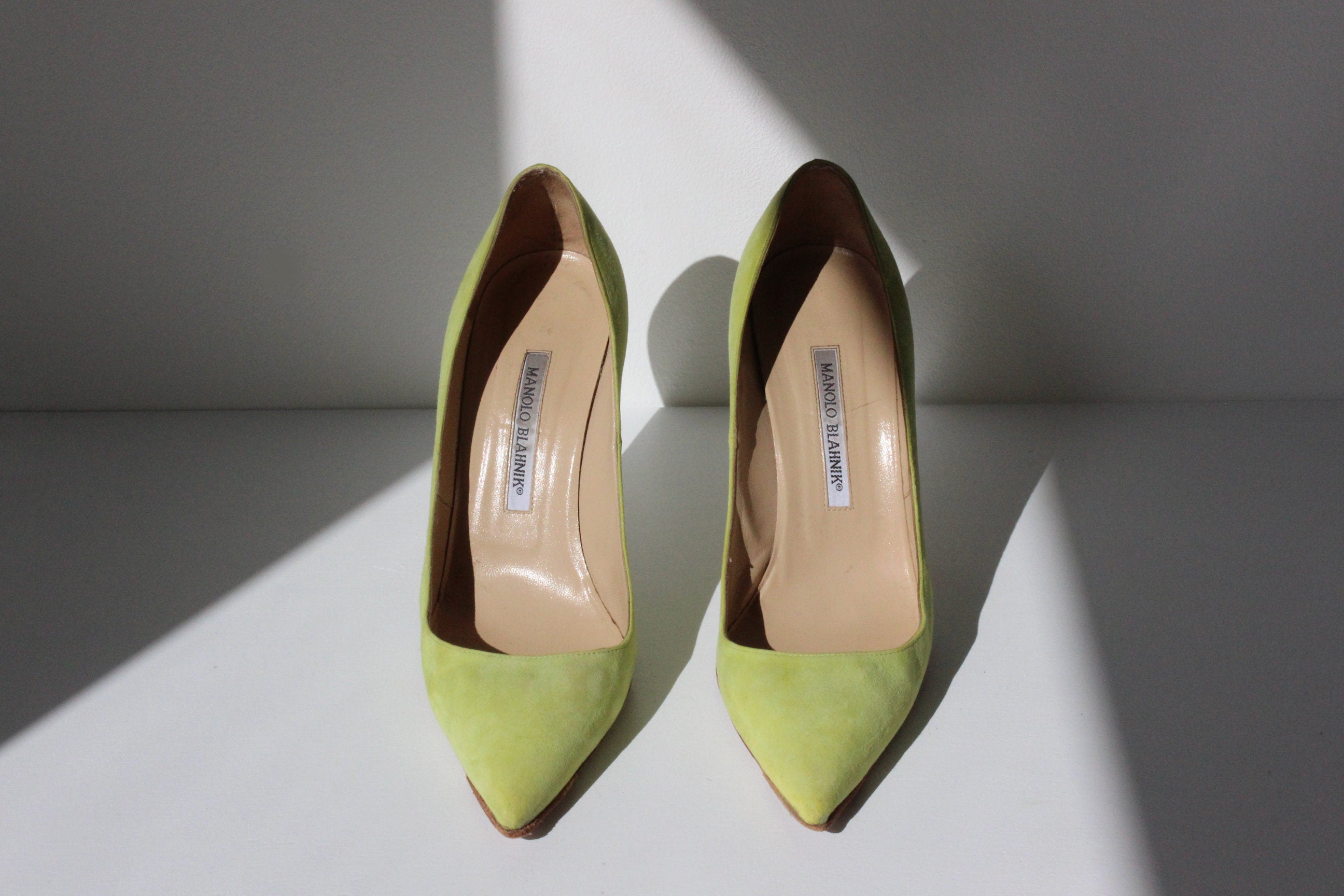 2000s MANOLO BLAHNIK Chartreuse Suede Pumps ~ Euro 38